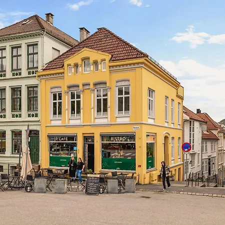 500 M Til Bryggen I Skjermet Uteplass! *