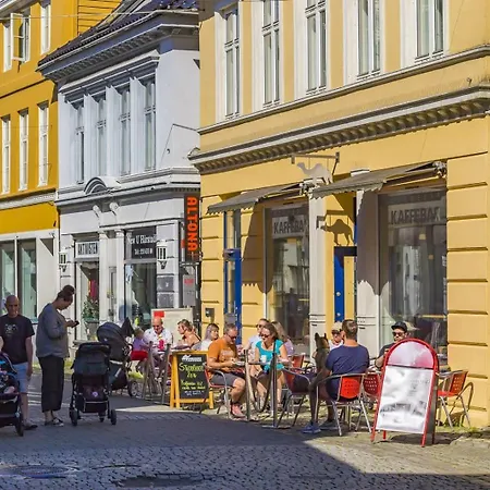 Lägenhet 500 M Til Bryggen I Skjermet Uteplass!