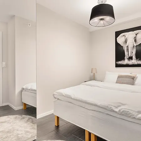 Appartement 500 M Til Bryggen I Skjermet Uteplass! *